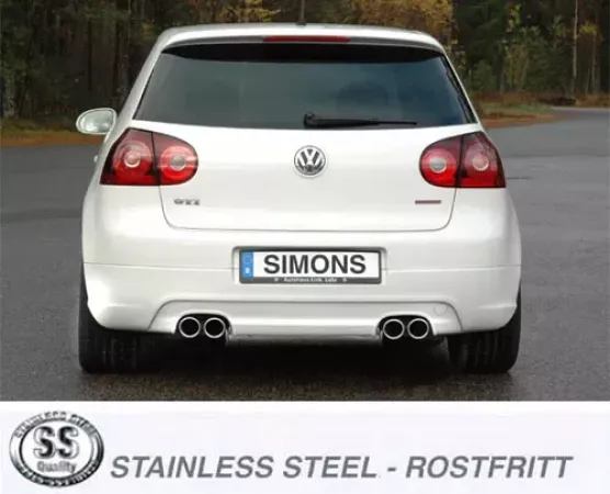 Achteraanzicht van een witte VW Golf V met een Simons roestvrijstalen sportuitlaatsysteem. De duplex uitlaatpijpen (2x80mm) zitten in het midden onder de bumper. Onderaan de foto is het opschrift "STAINLESS STEEL - ROSTFRITT" zichtbaar.