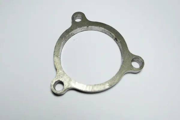 Flens 3 gat van roestvrij staal 9mm dik ø 58mm binnengat afmetingen 70x70x70mm