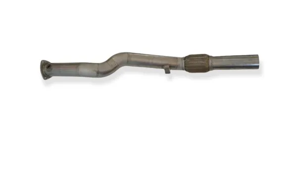 Een roestvrijstalen downpipe voor Audi A4, A6 en Passat 1.8T. De Y-pipe is gebogen en heeft in het midden een flexpijp van gaas. Aan het uiteinde is een flens te zien. De diameter is 76 mm (3 inch).