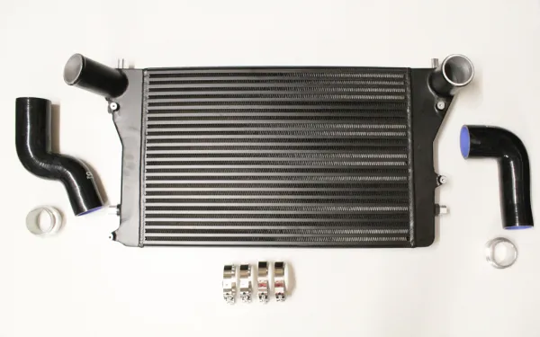 Intercooler kit voor Golf 5 Audi A3 S3 Seat Leon Passat B6 2.0 TFSI Double-DIN 56mm plug and play incl. onderdelen certificaat (§19.3)