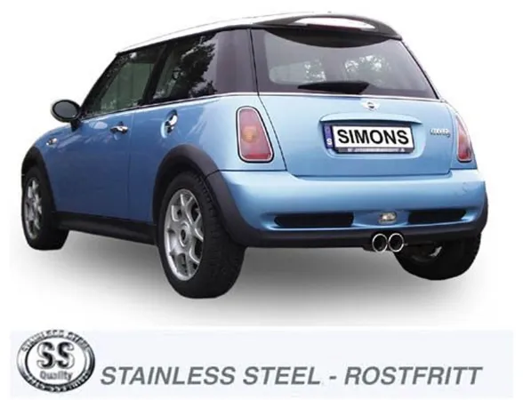 Achteraanzicht van een blauwe Mini Cooper S R53 met gemonteerde Simons sportuitlaat. De roestvrijstalen uitlaat met twee ronde 80 mm uitlaatpijpen is in het midden onder de bumper geplaatst. Op de kentekenplaat staat het opschrift "Simons".