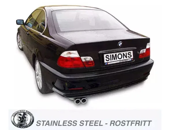 Achteraanzicht van een zwarte BMW E46. Kentekenplaat "Simons" met twee ronde, zilverkleurige RVS-uitlaatpijpen van het sportuitlaatsysteem. Linksonder rond logo "Stainless Steel Quality". Rechts: "STAINLESS STEEL - ROSTFRITT".