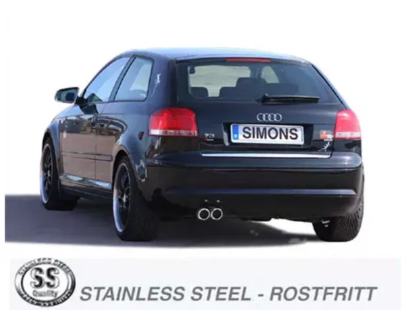 Achteraanzicht van een zwarte Audi A3 (8P) met Simons sportuitlaatsysteem, bestaande uit twee ronde, glimmende uitlaatpijpen. Nummerplaat met de opdruk "Simons". Op de voorgrond een logo met de tekst "STAINLESS STEEL - ROSTFRITT".