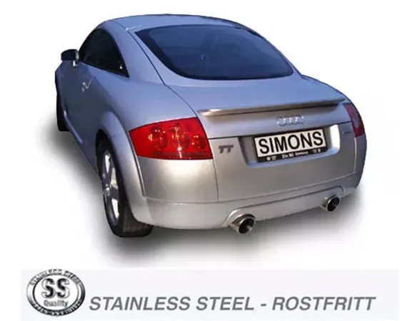 Achteraanzicht van een zilverkleurige Audi TT 8N Quattro Coupé met Simons RVS sportuitlaatsysteem. Links en rechts onder de bumper zijn twee ronde uitlaatpijpen zichtbaar. Simons kentekenplaat en RVS belettering zichtbaar.