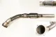 Roestvaststalen downpipe voor Golf 4, Audi A3 en TT met ECE-goedkeuring. De pijp heeft een sportkatalysator met 200 cellen, een flexibele pijp en twee lambda-aansluitingen. Op de foto zie je ook detailfoto's van de uiteinden van de pijp.