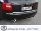 Achteraanzicht van een zwarte Audi A6 C5 met duplex sportuitlaatsysteem. Links en rechts zijn de uitlaatpijpen van het roestvrijstalen uitlaatsysteem te zien. Op de kentekenplaat staat de naam van de fabrikant: Simons.