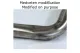Close-up van een gebogen RVS-buis voor een Simons sportuitlaatsysteem. De pijp is glanzend zilver met lichte slijtage. Boven de pijp staat: Medveten modification Modified on purpose. Onderdeel voor BMW F30 320i, 328i.