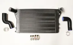 Intercooler kit voor Golf 5 Audi A3 S3 Seat Leon Passat B6 2.0 TFSI Double-DIN 56mm plug and play incl. onderdelen certificaat (§19.3)